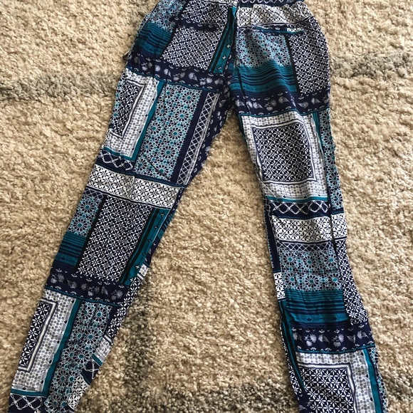 Loose fitting pattern pants - Picture 2 of 3